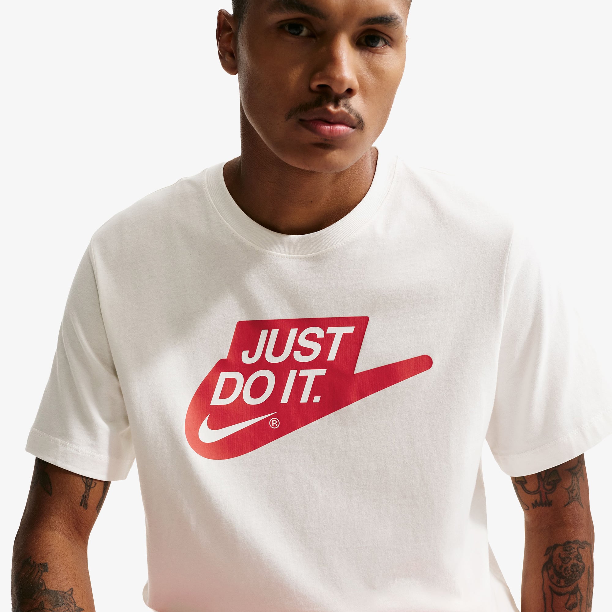  Nike Sportswear Just Do It Erkek Beyaz T-Shirt