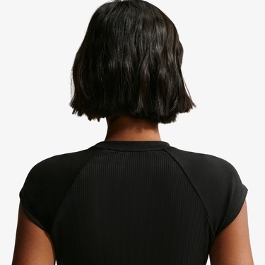  Nike Sportswear Chill Knit Kadın Siyah T-Shirt