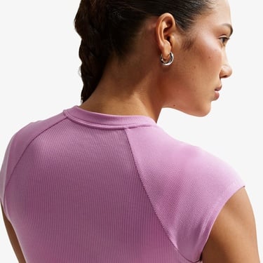  Nike Sportswear Chill Knit Kadın Pembe T-Shirt