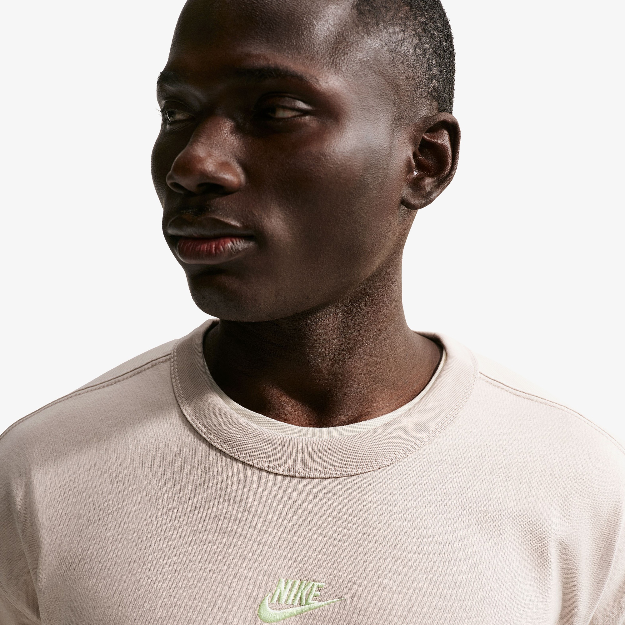 Nike Sportswear Premium Essentials Erkek Krem Rengi Tişört