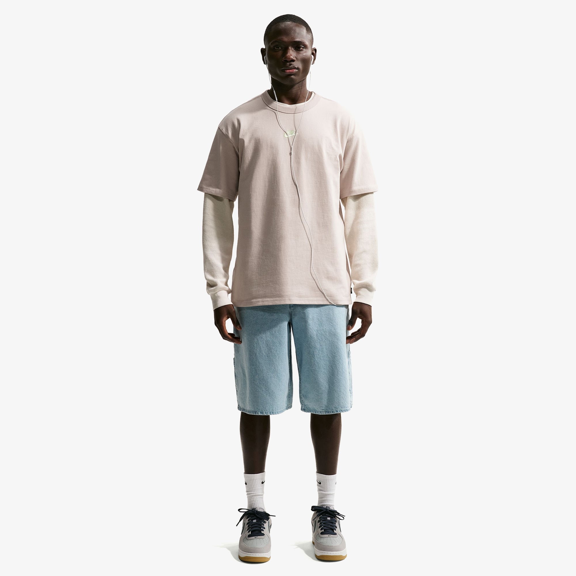  Nike Sportswear Premium Essentials Erkek Krem Rengi T-Shirt