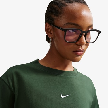  Nike Sportswear Classic Kadın Yeşil T-Shirt