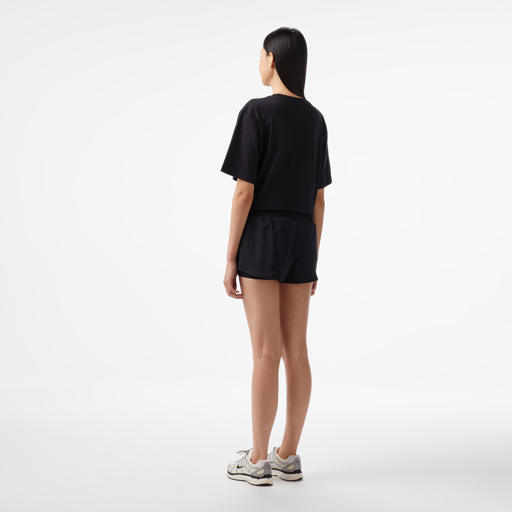 Nike One Dri-Fit Mid Rise 8cm 2N1 Kadın Siyah Şort