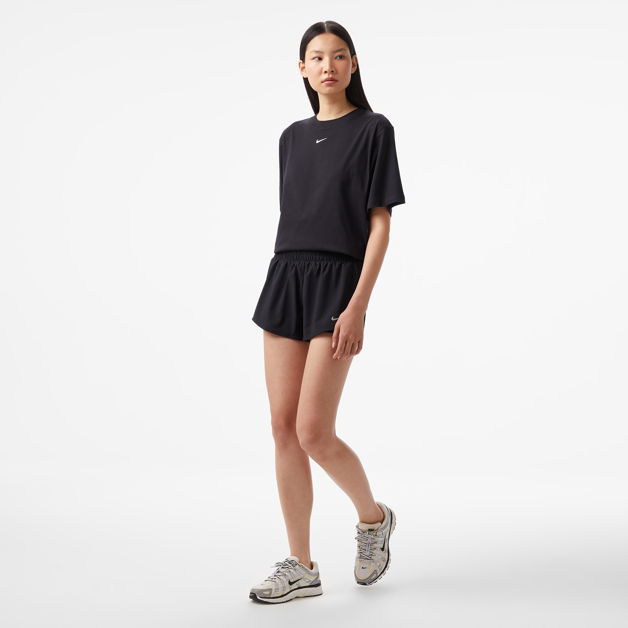 Nike One Dri-Fit Mid Rise 8cm 2N1 Kadın Siyah Şort