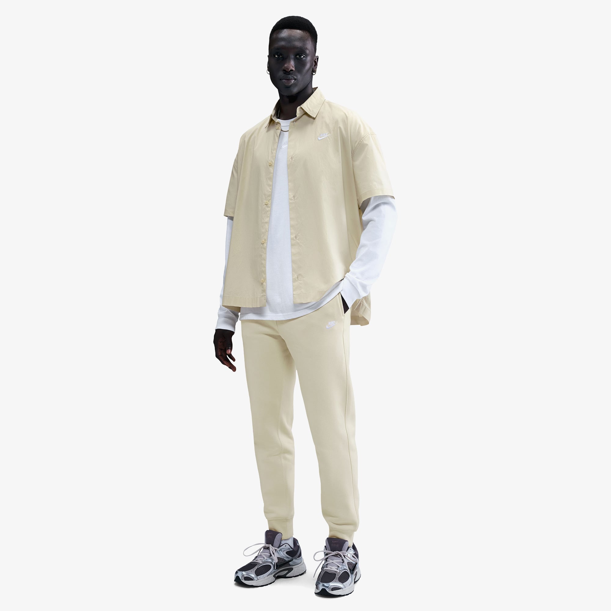  Nike Club Jogger Erkek Bej Eşofman Altı