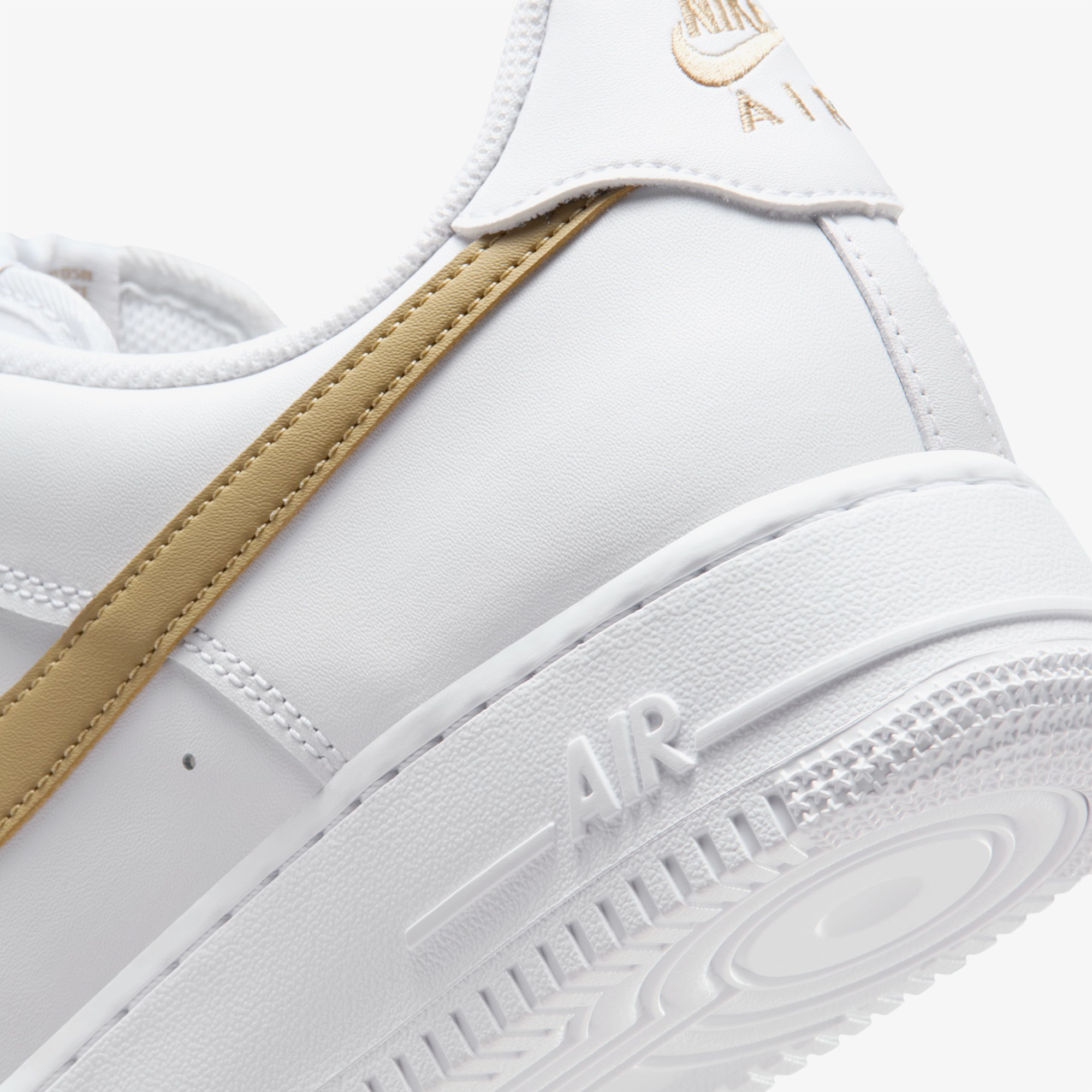 Nike Air Force 1 '07 Erkek Beyaz Spor Ayakkabı