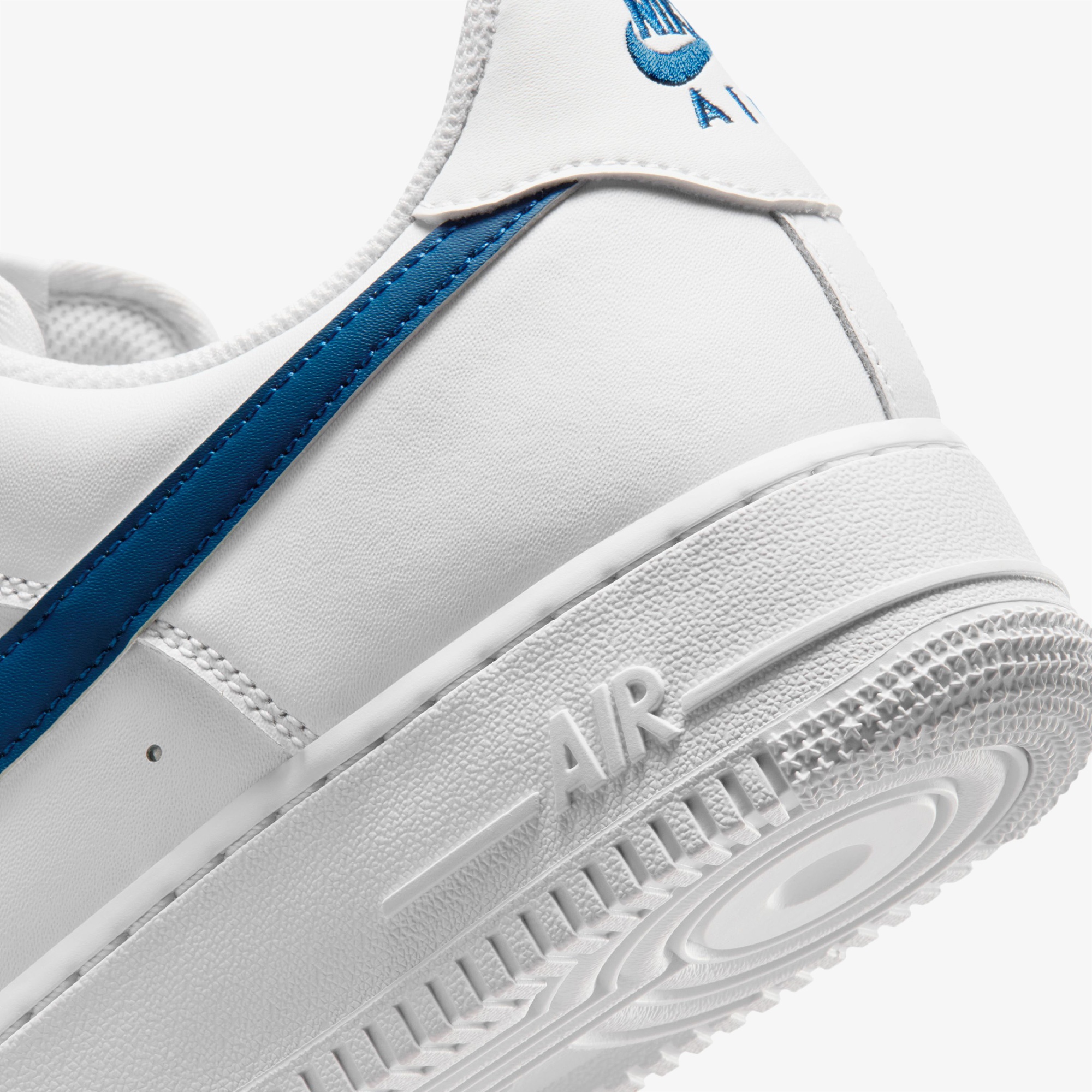 Nike Air Force 1 '07 Erkek Beyaz Spor Ayakkabı