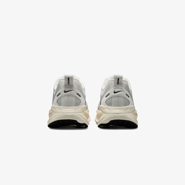  Nike Vomero 18 Erkek Gri Koşu Ayakkabısı