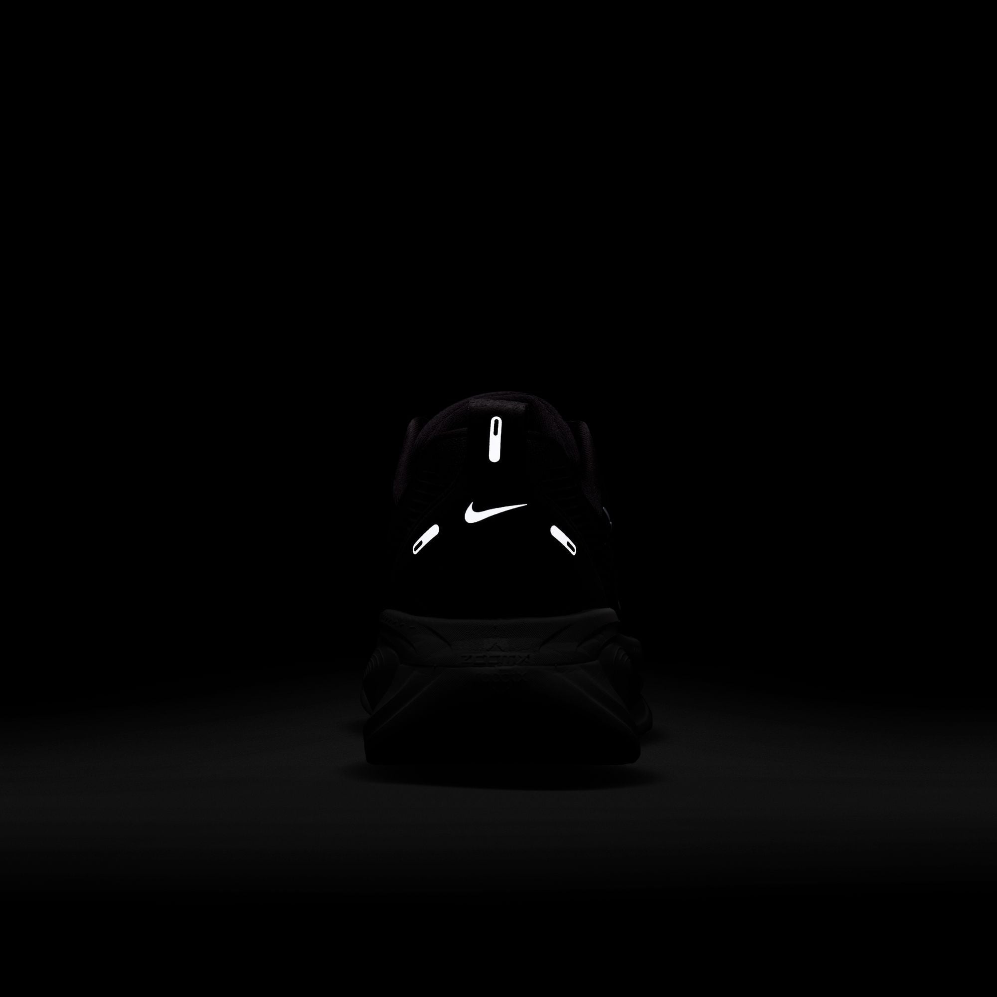 Nike Vomero 18 Erkek Siyah Koşu Ayakkabısı