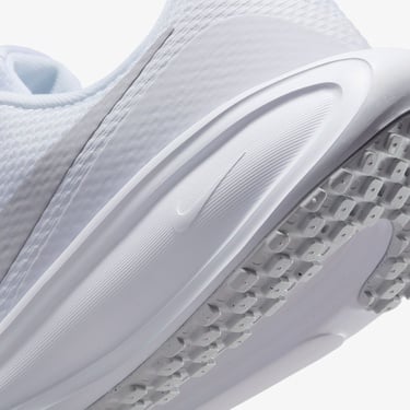  Nike Revolution 8 Kadın Beyaz Koşu Ayakkabısı