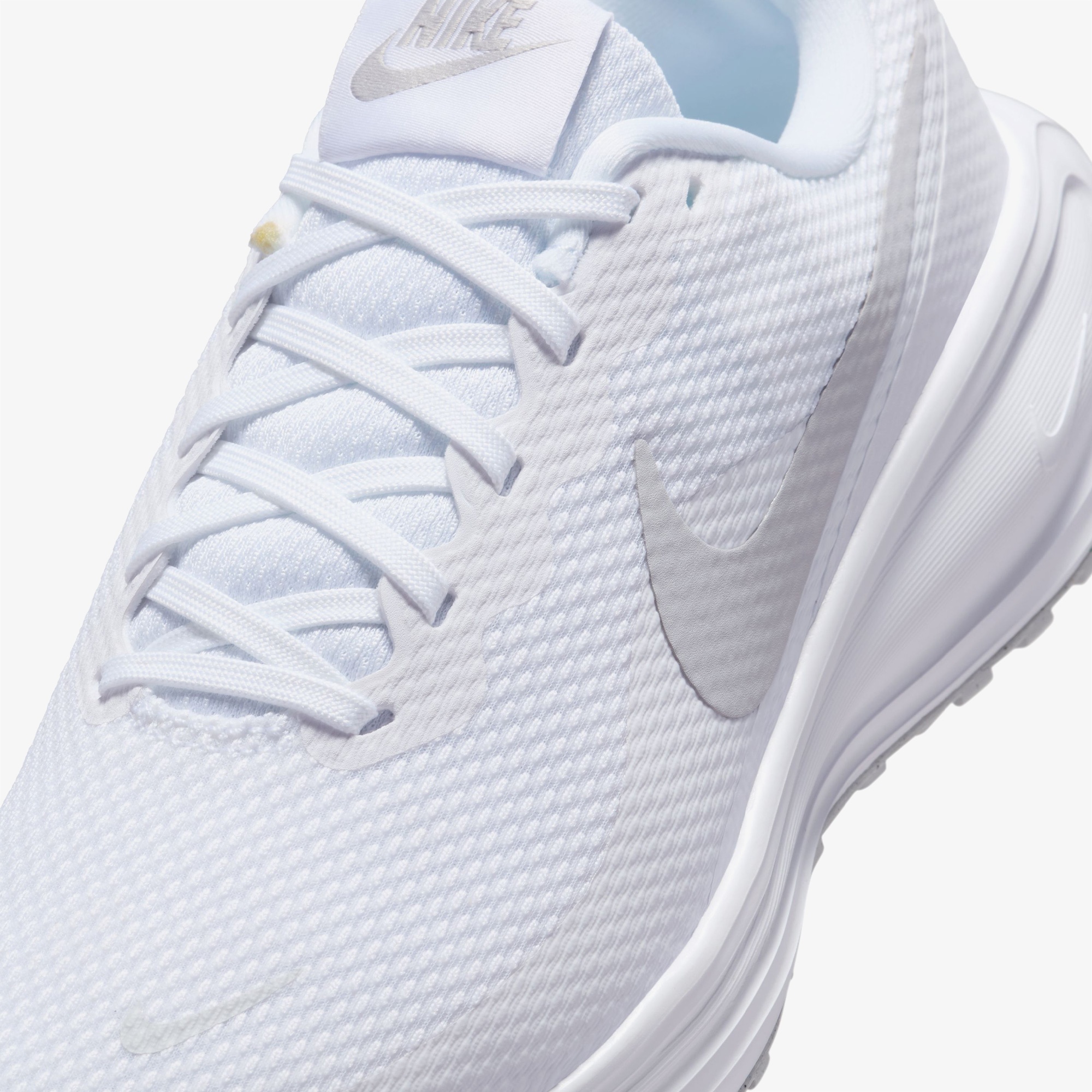 Nike Revolution 8 Kadın Beyaz Koşu Ayakkabısı