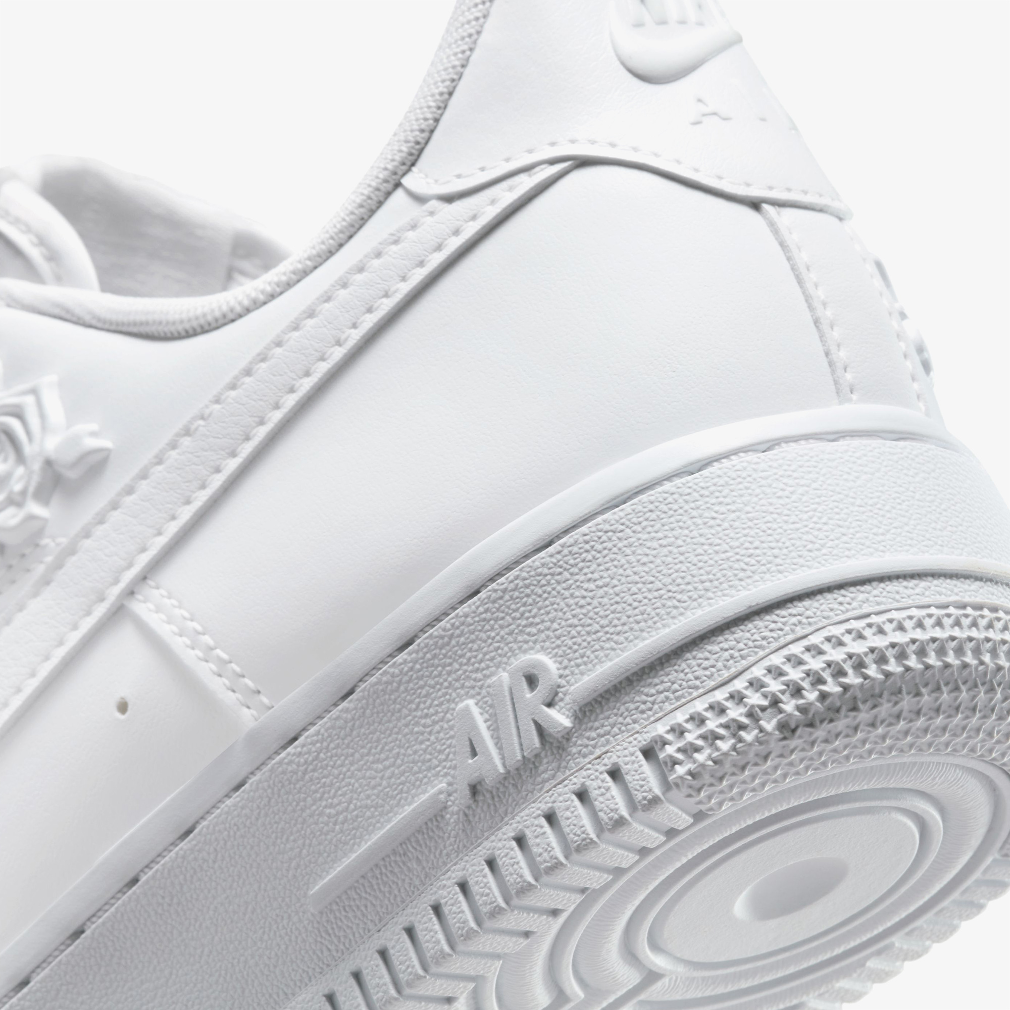  Nike Air Force 1 '07 Kadın Beyaz Spor Ayakkabı