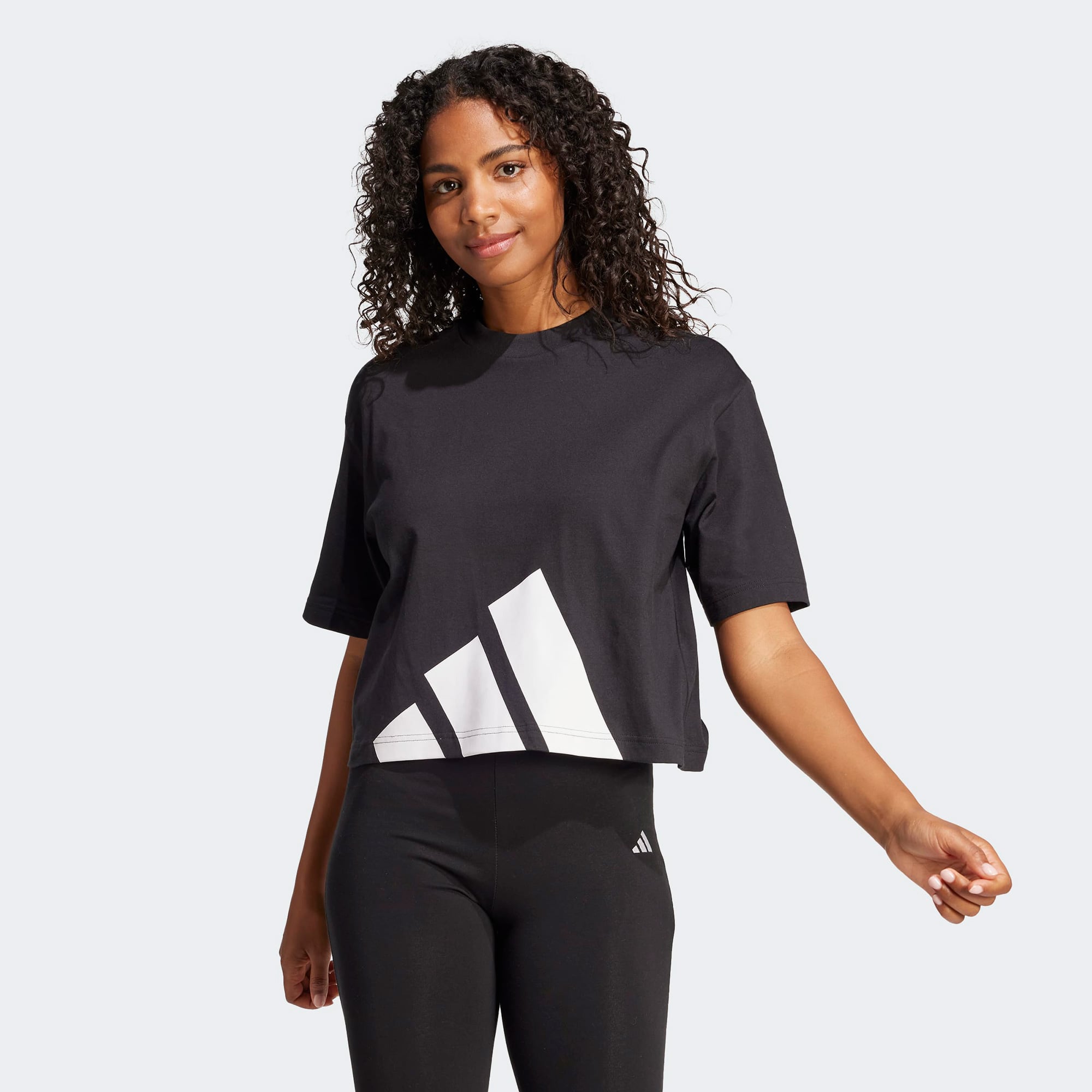  adidas Essentials Big Logo Boyfriend Kadın Siyah T-Shirt