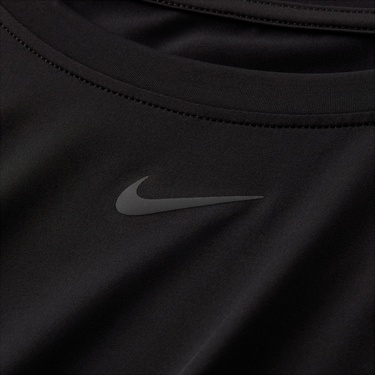 Nike One Classic Dri-Fit Kadın Siyah T-Shirt
