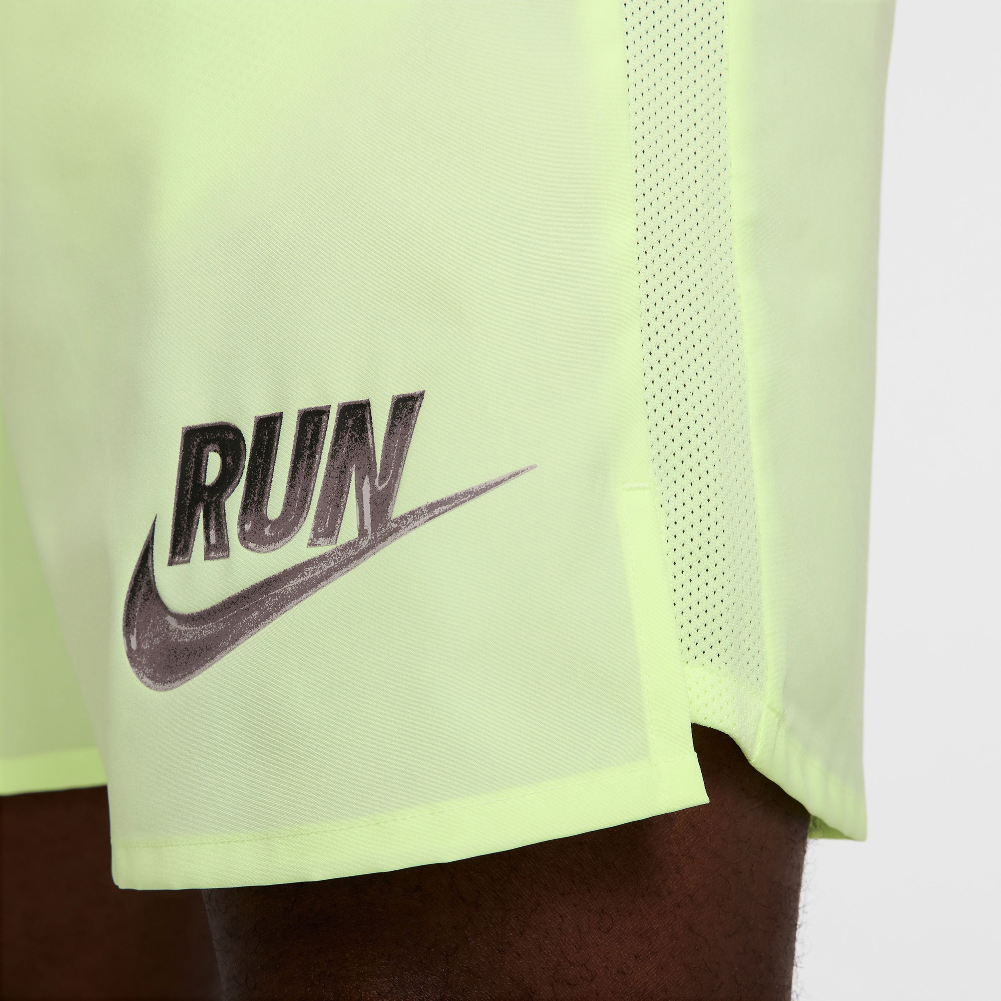 Nike Challenger Run Energy Erkek Yeşil Şort