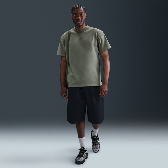  Nike Sportswear Premium Essentials Erkek Yeşil T-Shirt