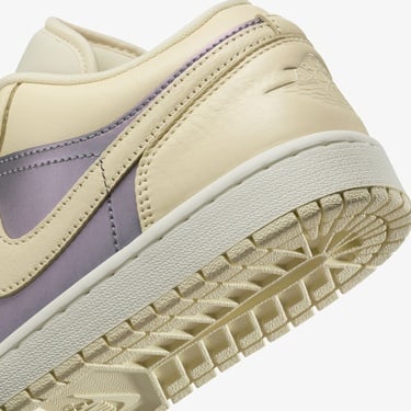  Jordan Air 1 Low SE Kadın Bej Spor Ayakkabı