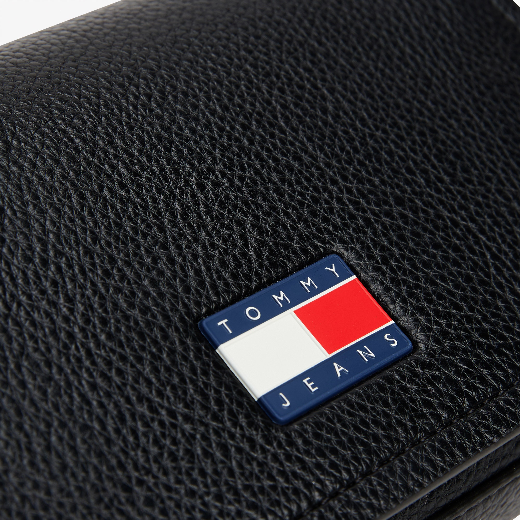 Tommy Jeans Must Flap Kadın Siyah Çapraz Çanta