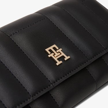  Tommy Hilfiger Feminine Flap Kadın Siyah Cüzdan