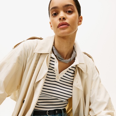  Tommy Hilfiger Elevated Flag Silk Square Kadın Bej Şal