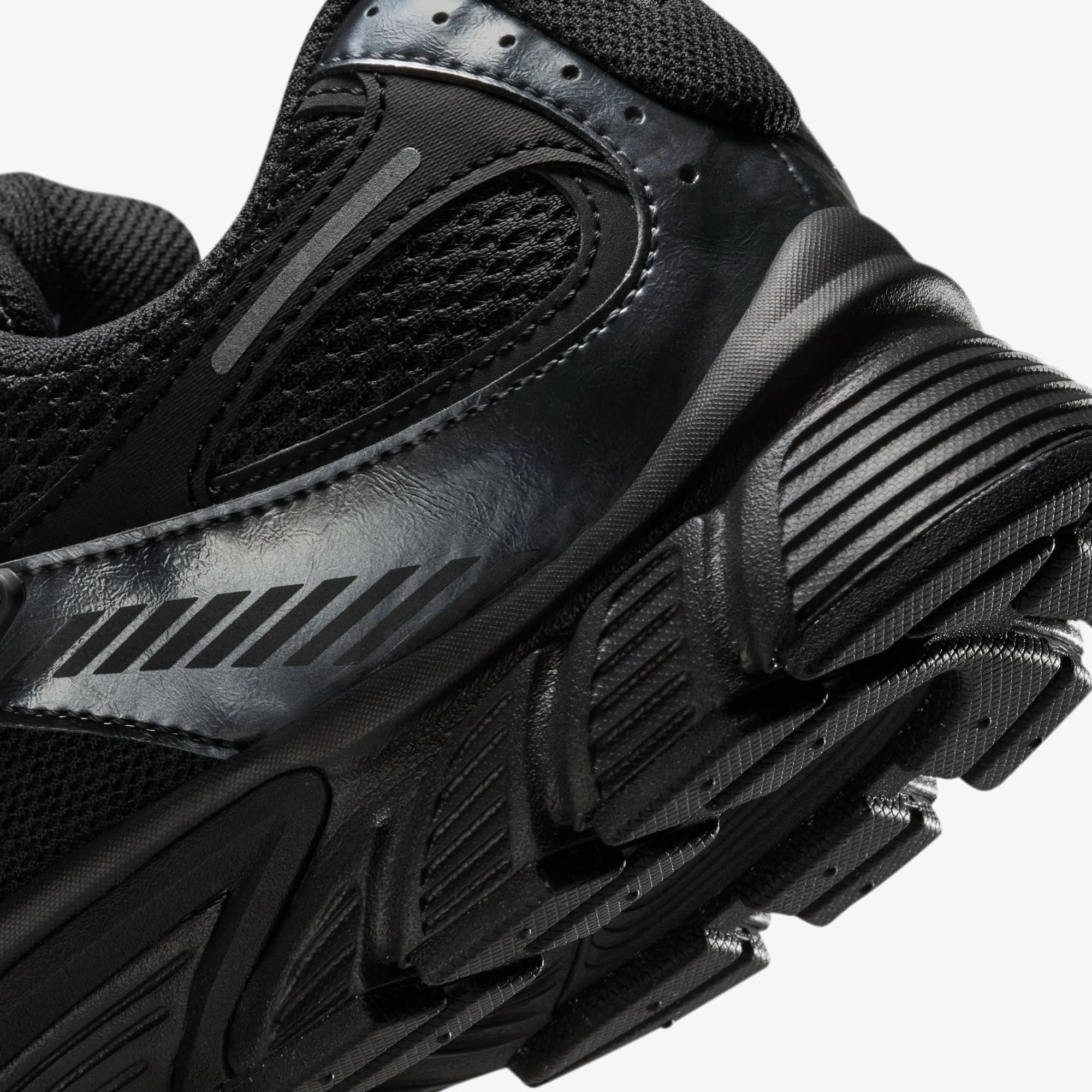 Nike V5 RNR Erkek Siyah Spor Ayakkabı