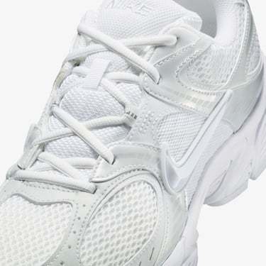  Nike V5 RNR Erkek Beyaz Spor Ayakkabı