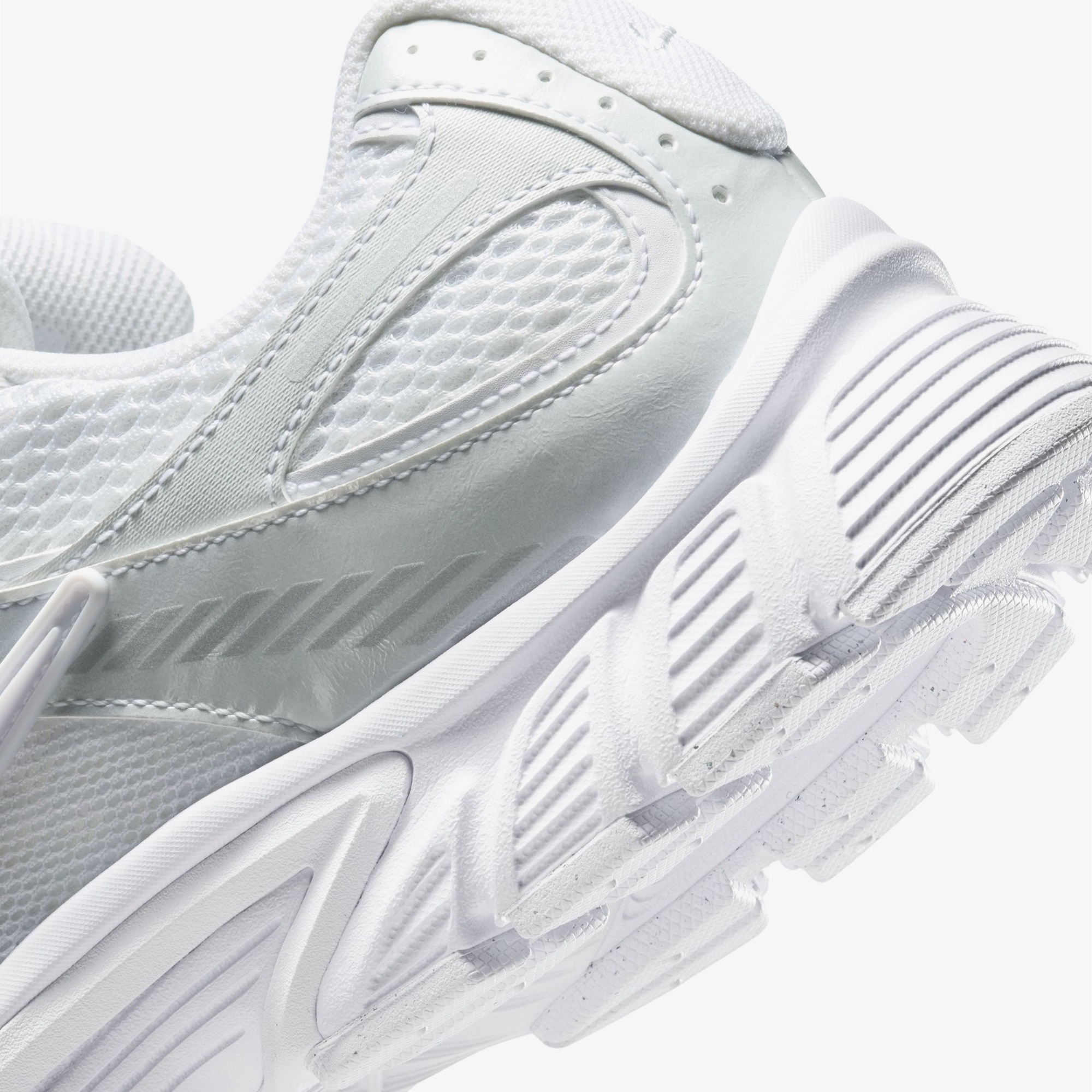 Nike V5 RNR Erkek Beyaz Spor Ayakkabı