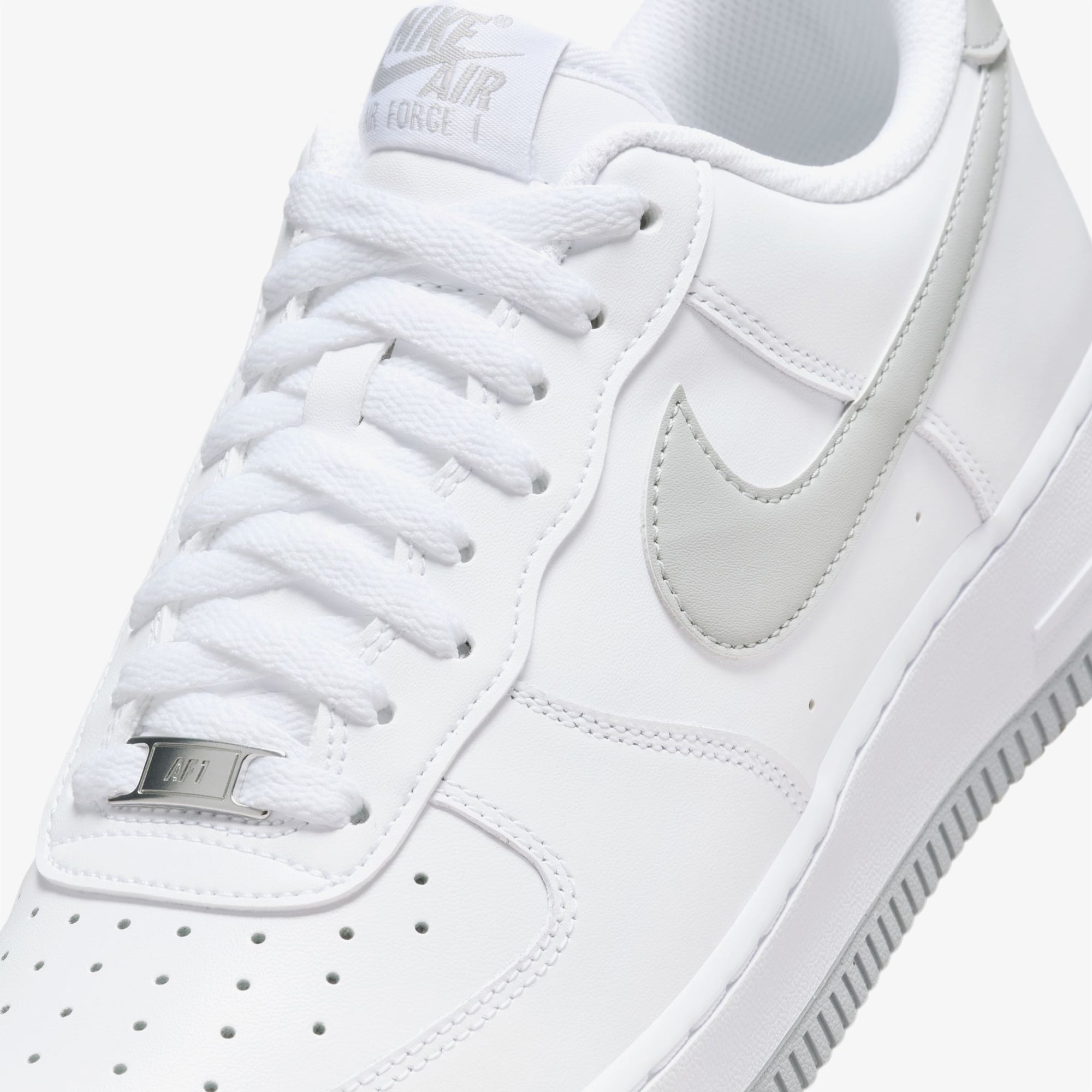 Nike Air Force 1 '07 Erkek Beyaz Spor Ayakkabı