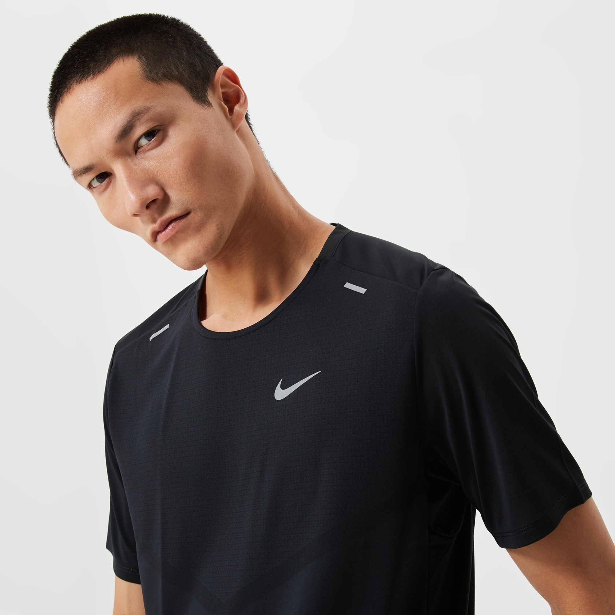 Nike Dri-Fit Rise 365 Erkek Siyah T-Shirt