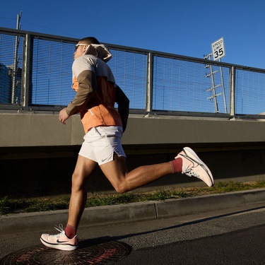  Nike Vomero 17 Erkek Pembe Spor Ayakkabı