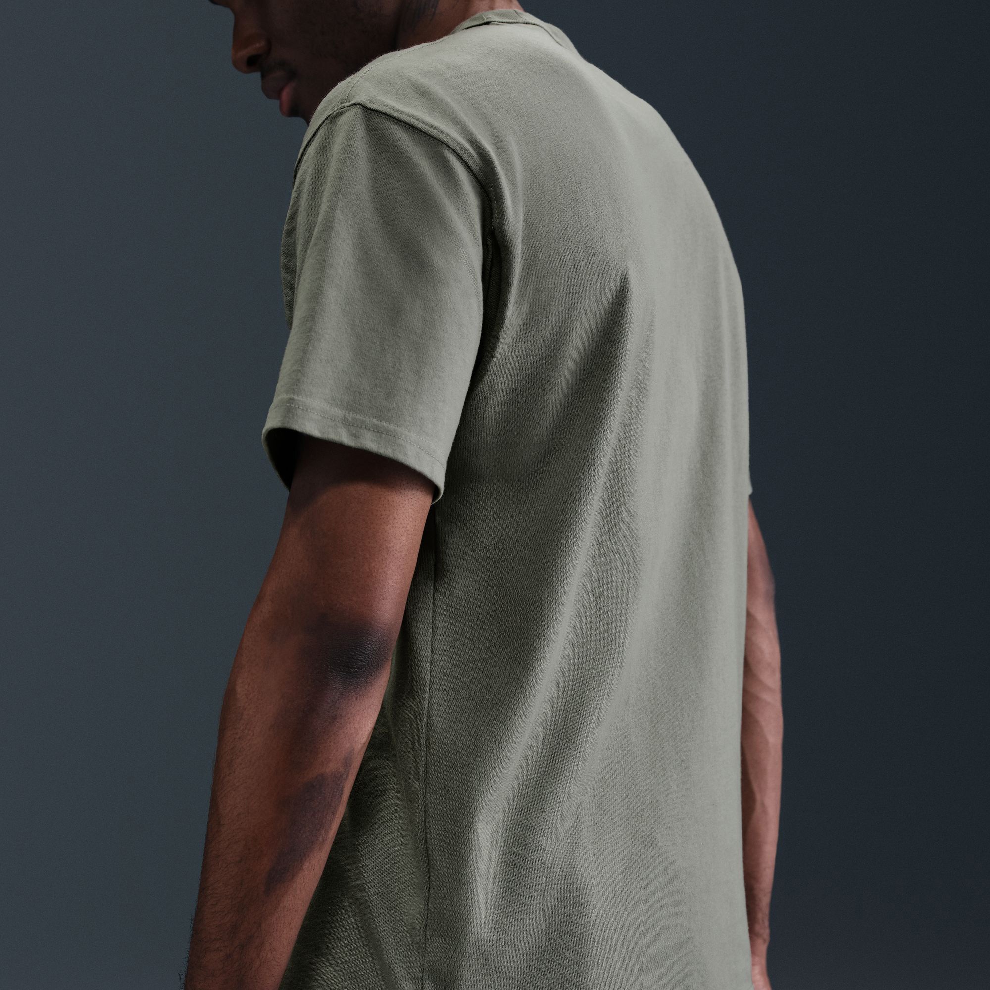 Nike Sportswear Premium Essentials Erkek Yeşil T-Shirt