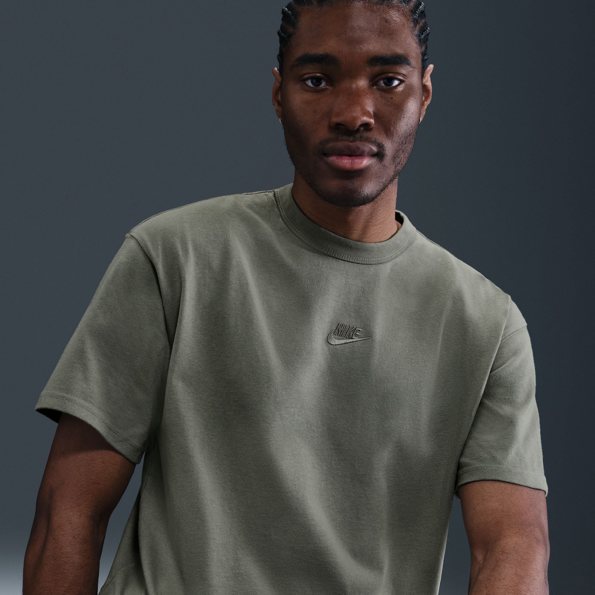 Nike Sportswear Premium Essentials Erkek Yeşil T-Shirt