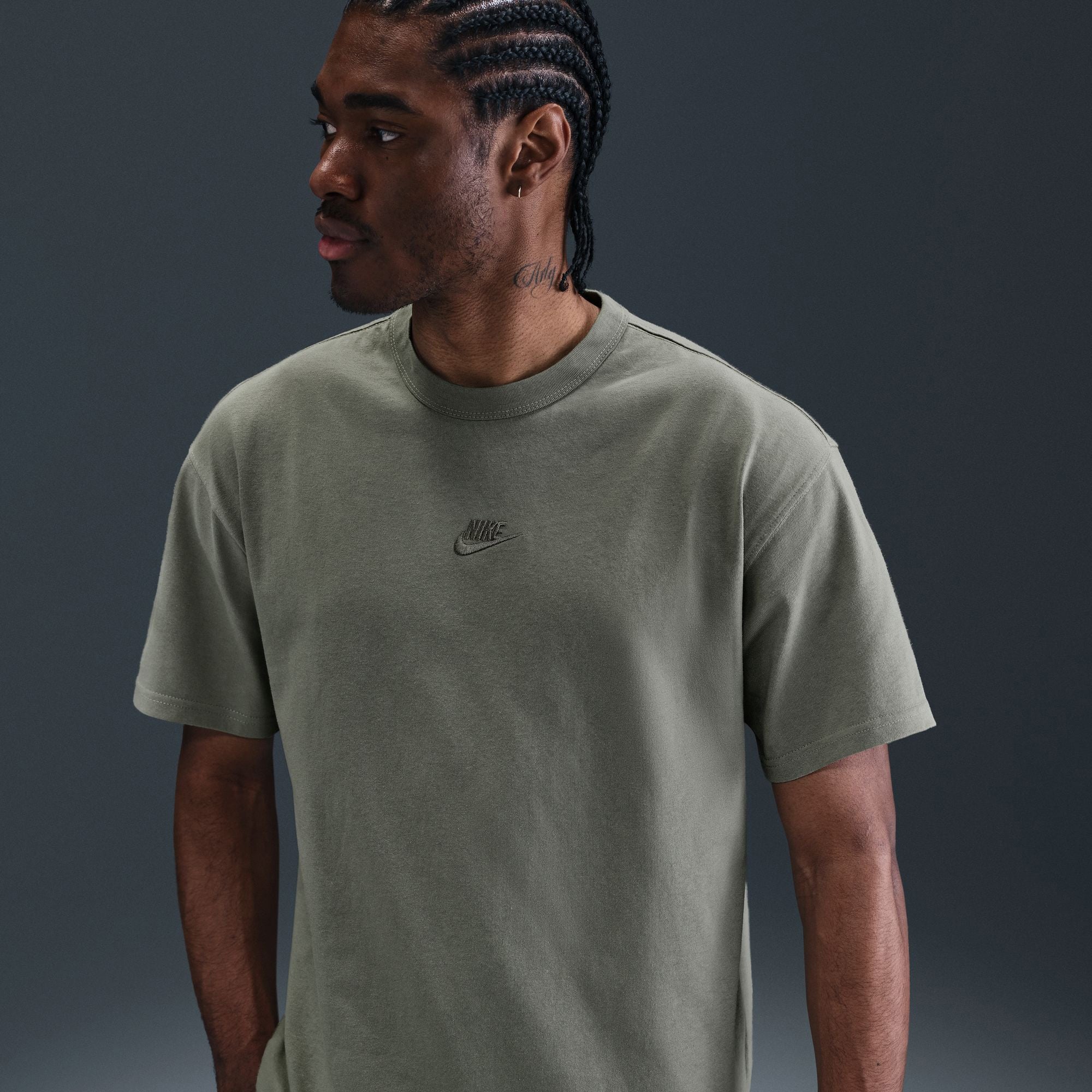 Nike Sportswear Premium Essentials Erkek Yeşil T-Shirt