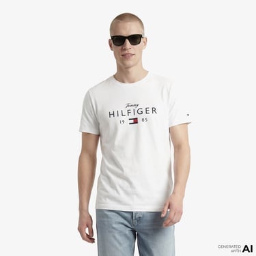  Tommy Hilfiger Brand Love Graphic Erkek Beyaz T-Shirt