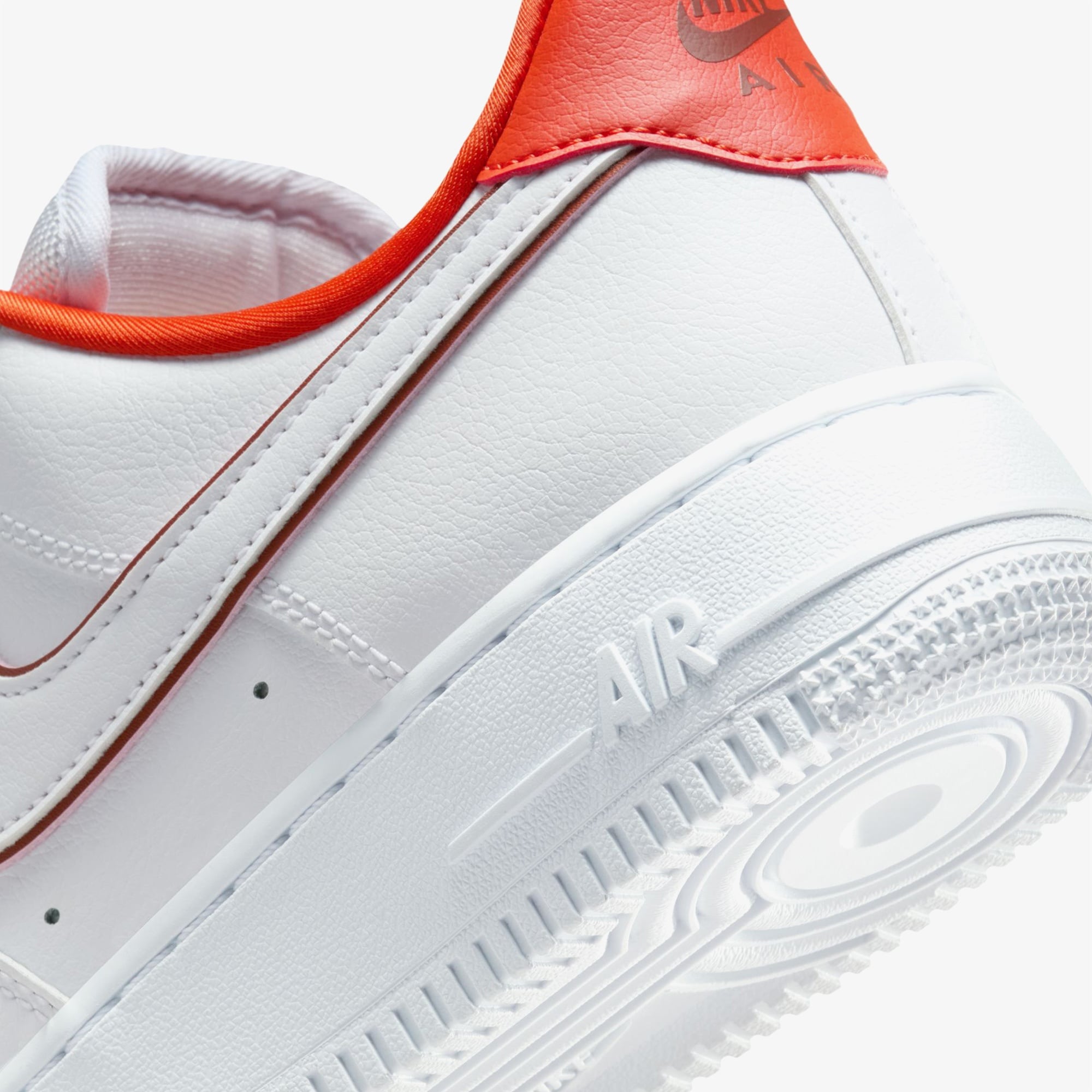 Nike Air Force 1 '07 Essential Kadın Beyaz Spor Ayakkabı