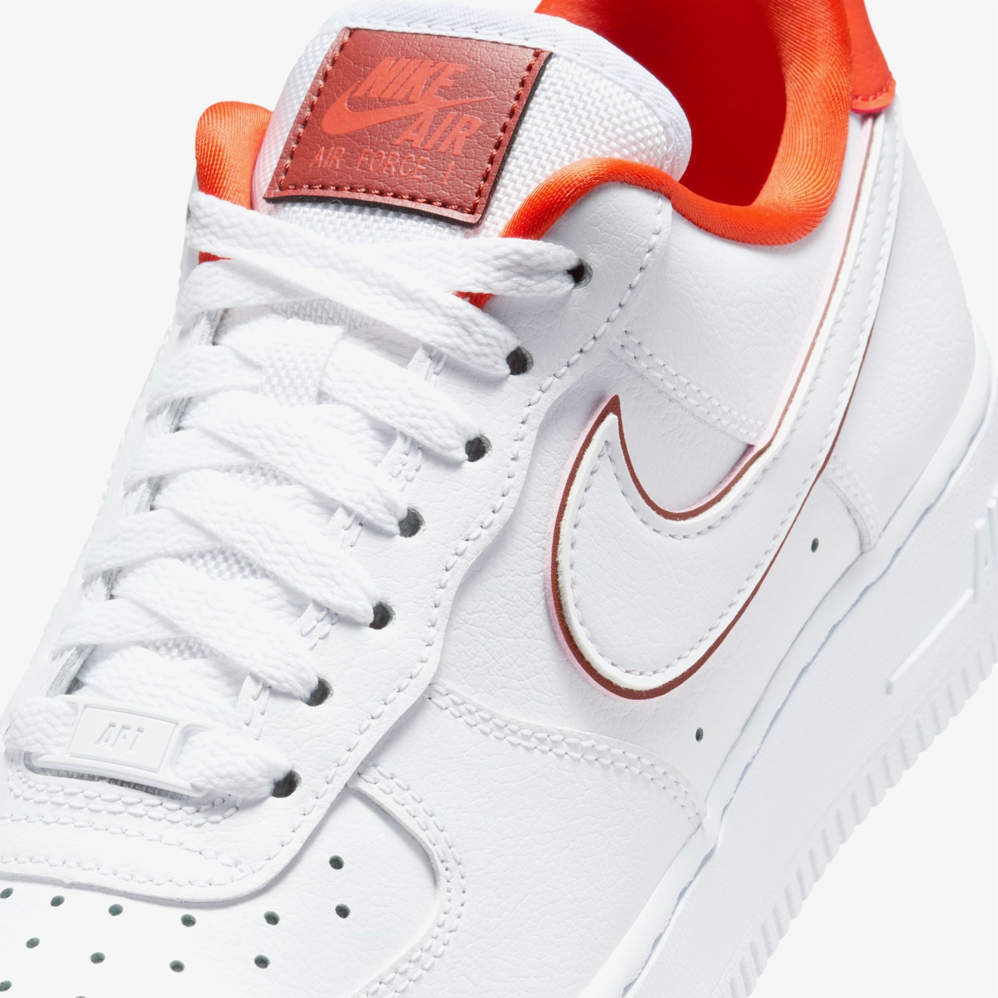 Nike Air Force 1 '07 Essential Kadın Beyaz Spor Ayakkabı