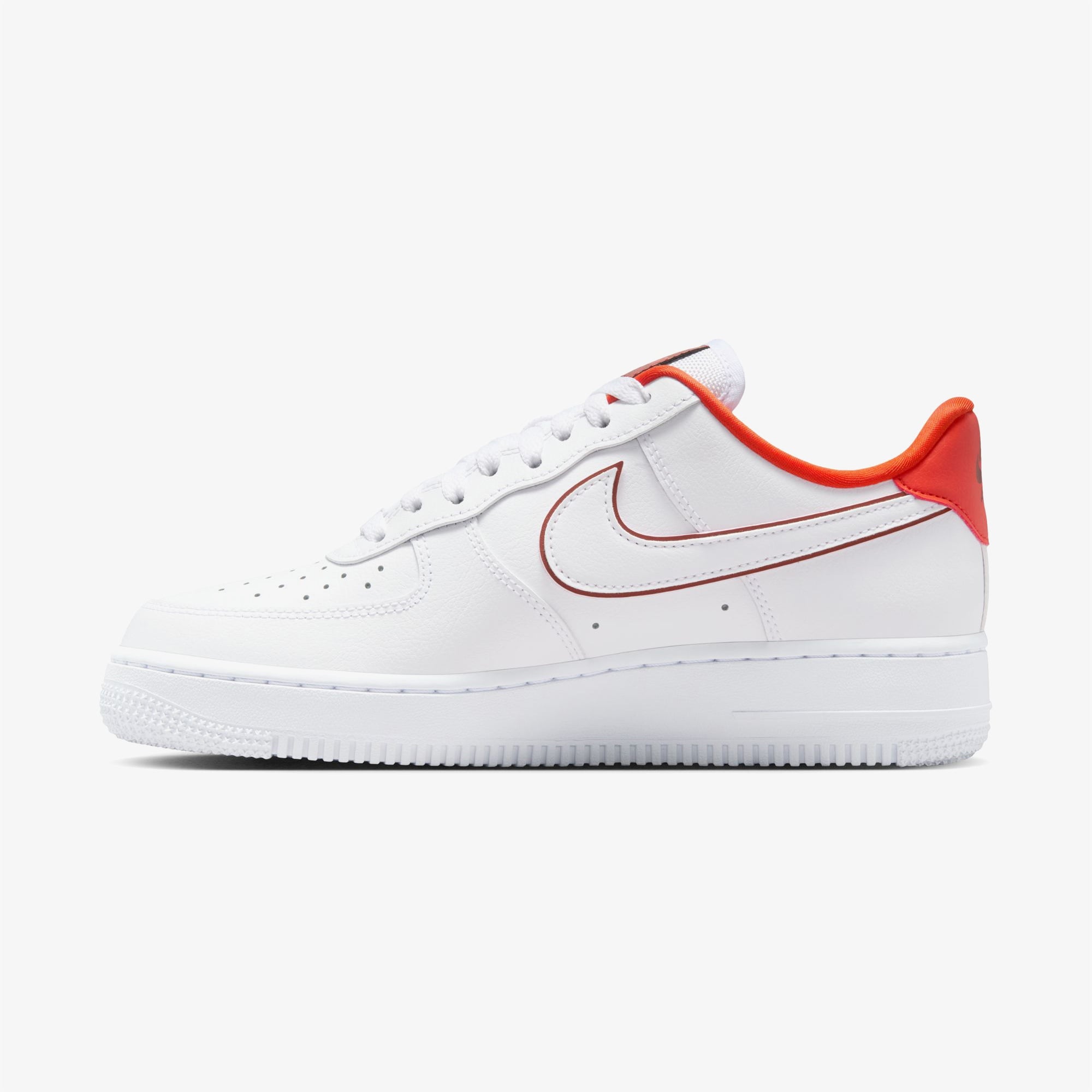 Nike Air Force 1 '07 Essential Kadın Beyaz Spor Ayakkabı