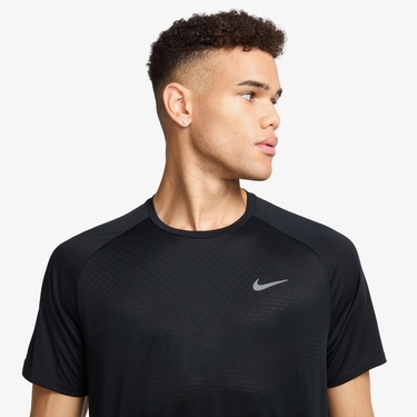  Nike Dri-Fit Stride Erkek Siyah T-Shirt