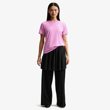  Nike Sportswear Club Essentials Kadın Pembe T-Shirt