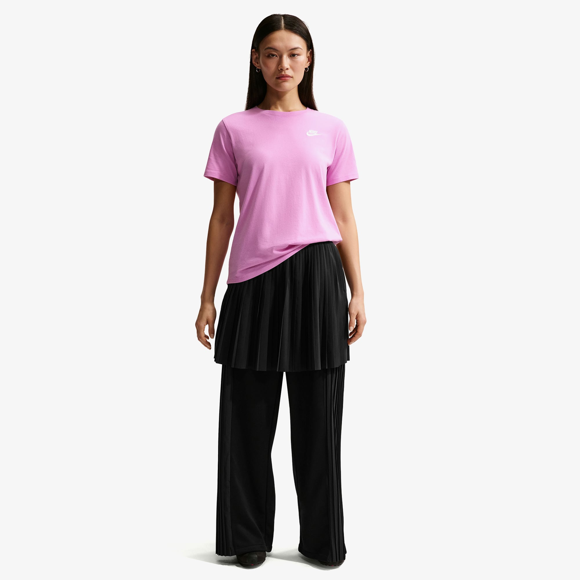  Nike Sportswear Club Essentials Kadın Pembe T-Shirt