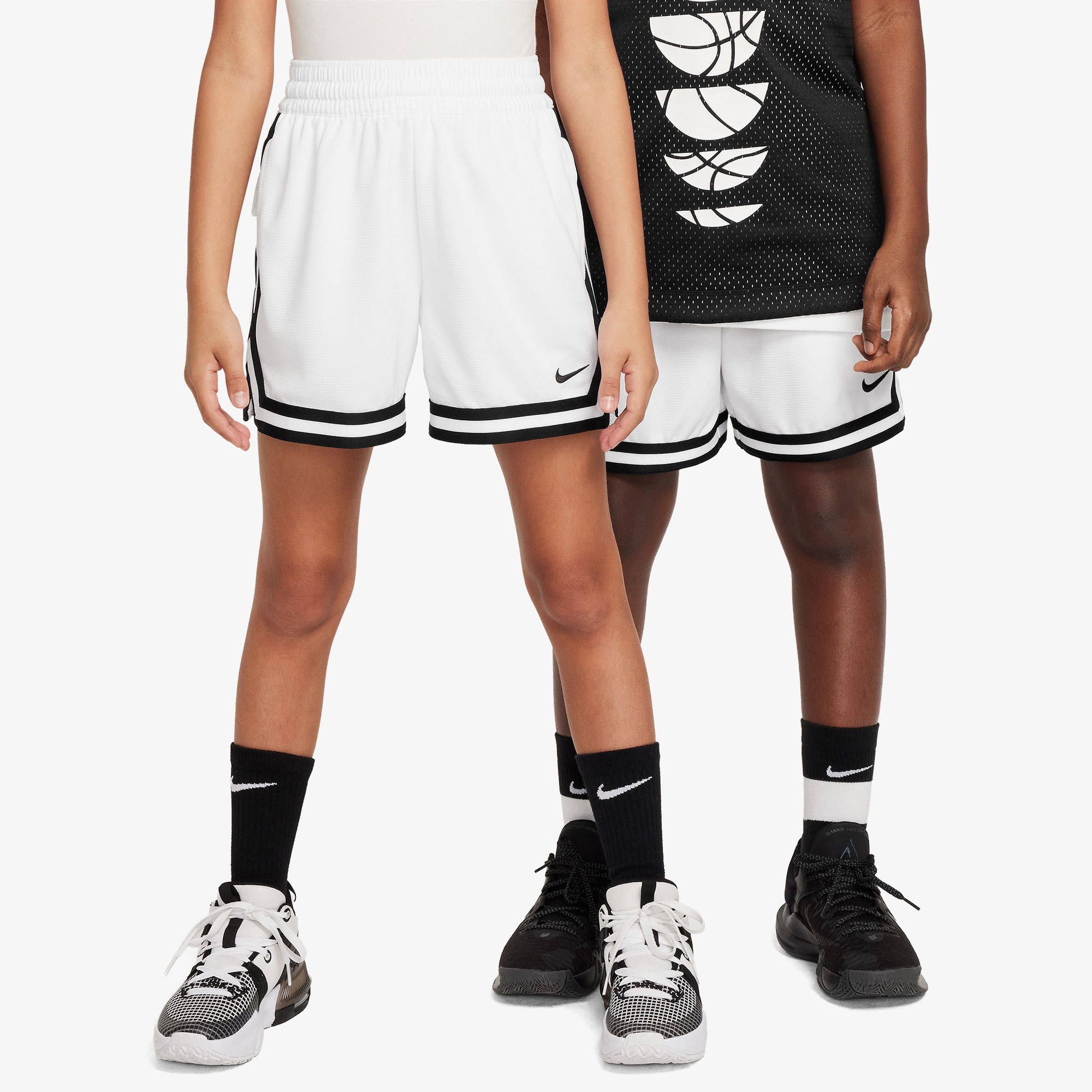 Nike Dri-Fit DNA 13 cm Çocuk Beyaz Şort