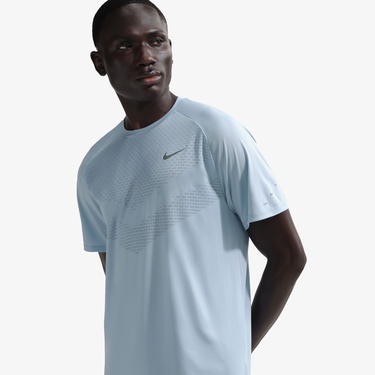  Nike Dri-Fit Stride Erkek Mavi T-Shirt