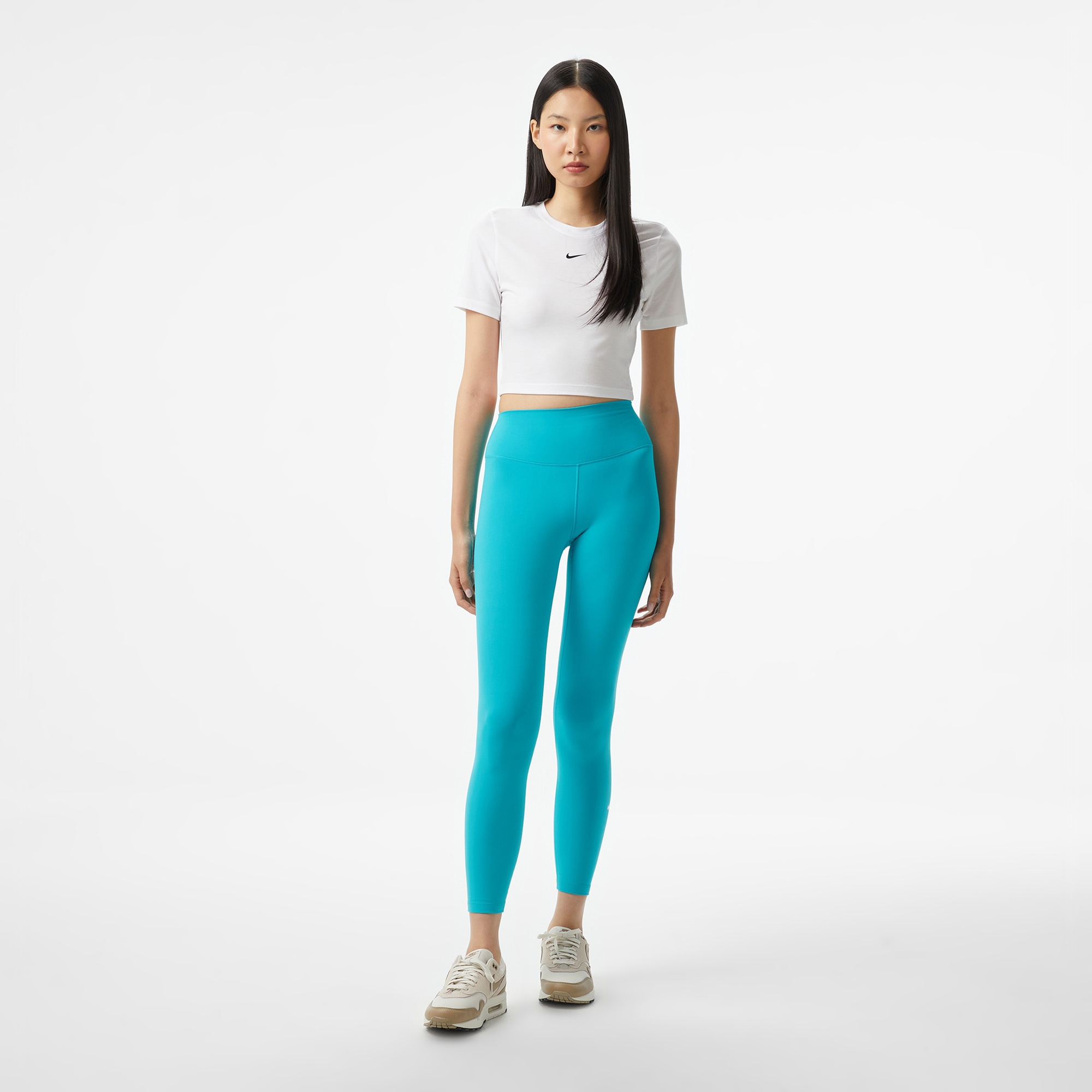 Nike Sportswear Essential Slim Crop Kadın Beyaz T-Shirt