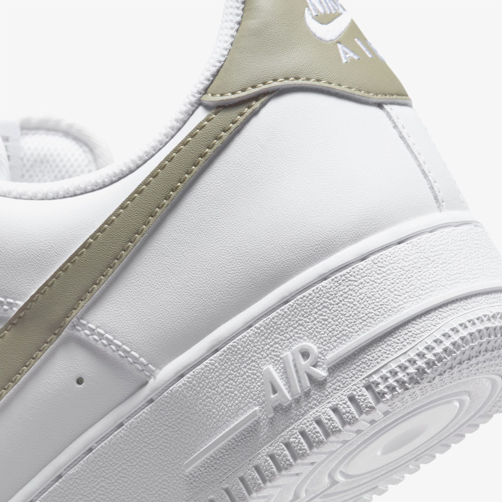 Nike Air Force 1 '07 Erkek Beyaz Spor Ayakkabı