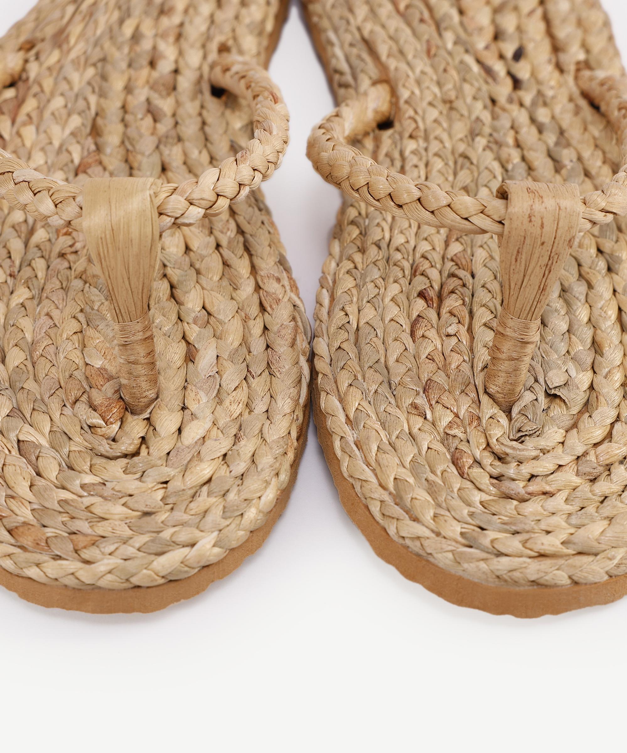 YARGICI Su Sümbülü Yaprağından Örülmüş Hasır Terlik