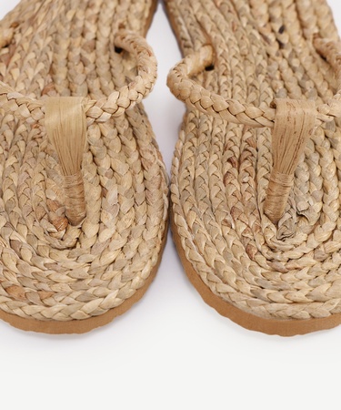  YARGICI Su Sümbülü Yaprağından Örülmüş Hasır Terlik