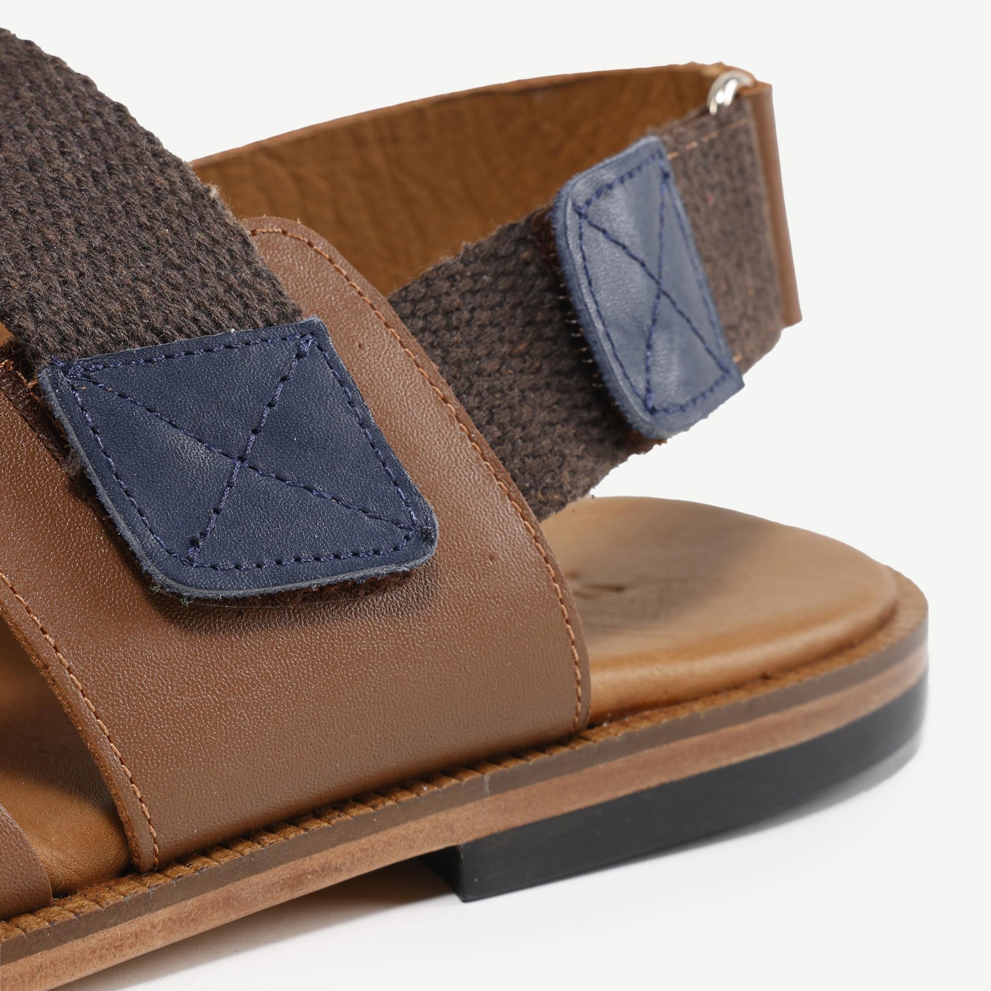 YARGICI Çapraz Deri Sandalet