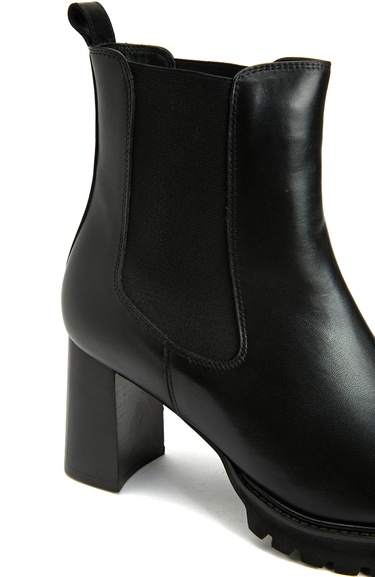  Divarese Kadın Siyah Topuklu Chelsea Deri Bot