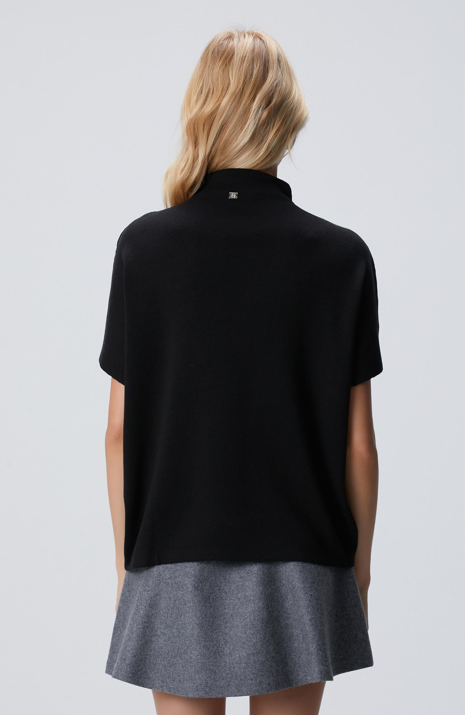 Network Kadın Siyah Dik Yaka Kısa Kollu Nervür Detaylı Kazak