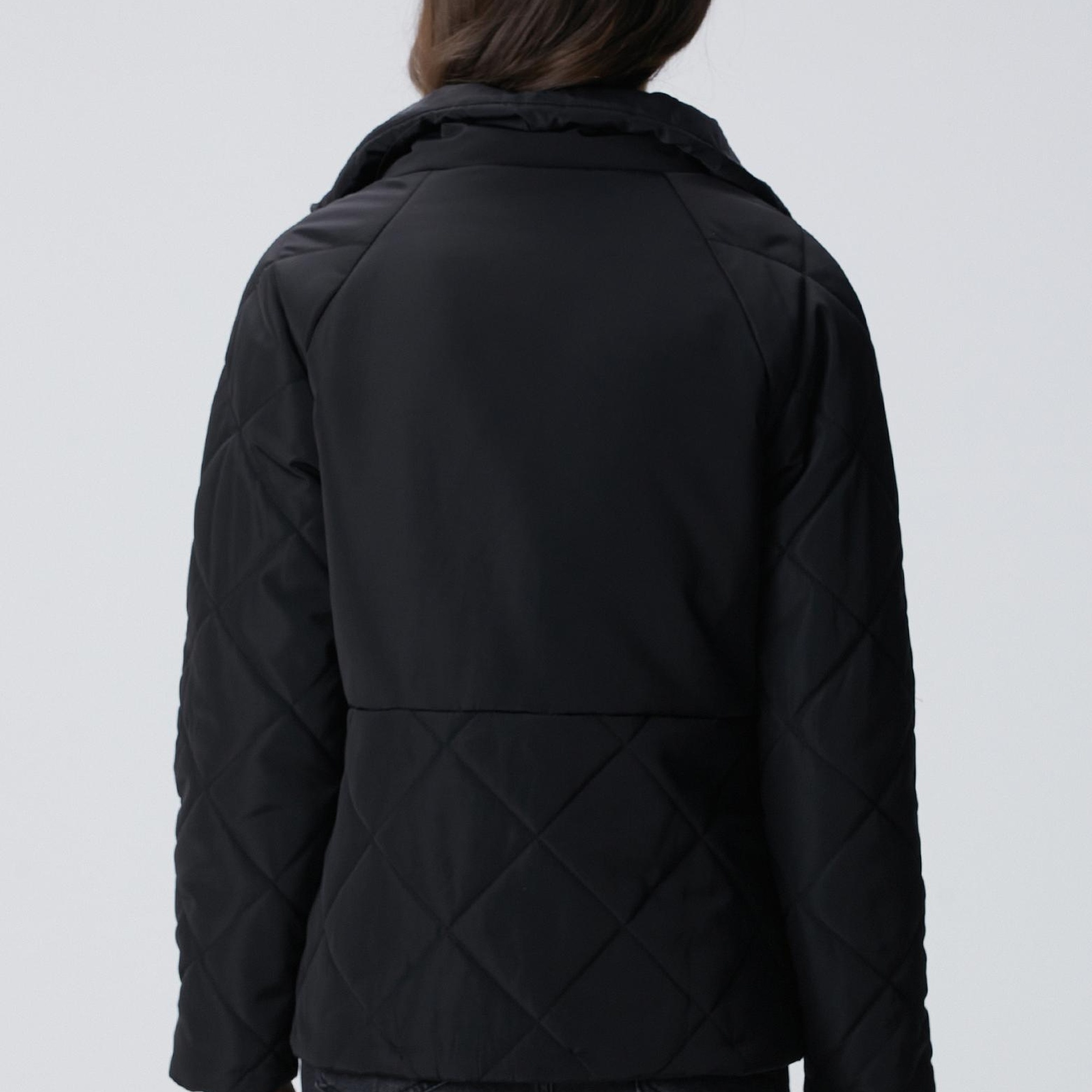 Network Kadın Siyah Yarım Kapitone Detaylı Kaban